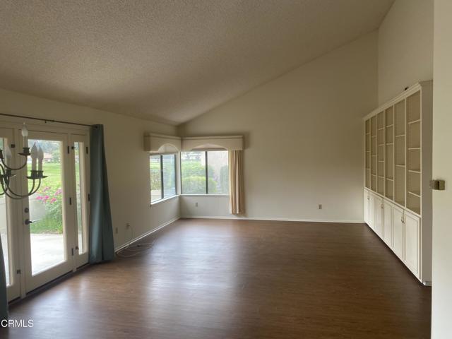 Detail Gallery Image 3 of 18 For 17109 Village 17, Camarillo,  CA 93012 - 2 Beds | 2 Baths