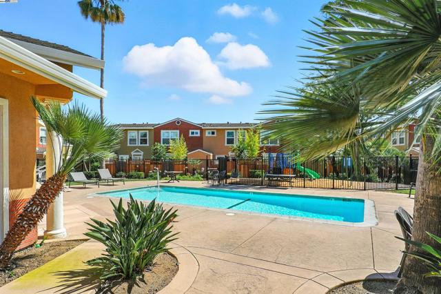 865 Carlisle Way, Sunnyvale CA: https://media.crmls.org/mediaz/7c819ccb-f22b-446f-adf9-a4d0f7f76c95.jpg