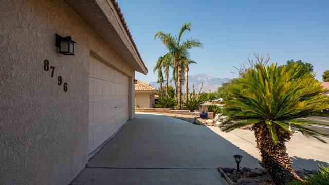 8796 Clubhouse Boulevard, Desert Hot Springs CA: https://media.crmls.org/mediaz/7c819f06-02f3-4201-95f5-2e5d4f8589a4.jpg