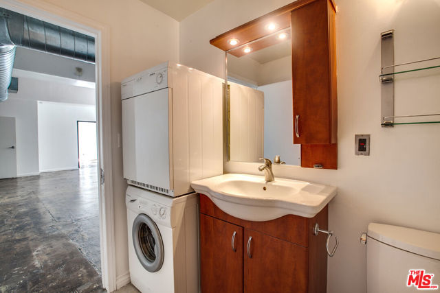 215 W 7th Street, Los Angeles CA: https://media.crmls.org/mediaz/7c81bed3-9d36-44ad-b18a-0d20f3b20b05.jpg