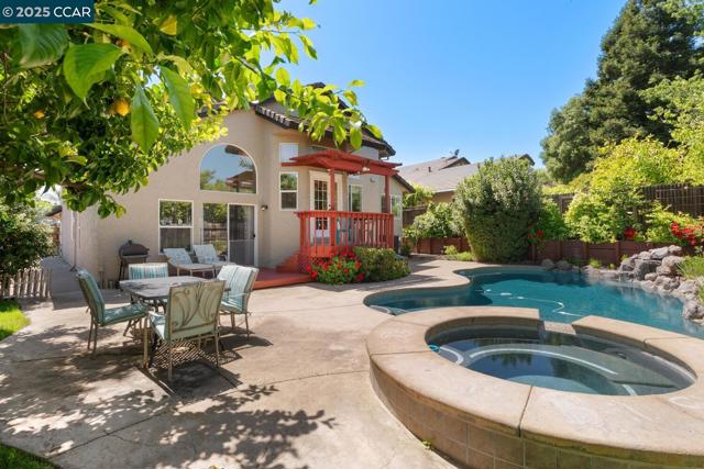 313 Willowwood Ct, Vacaville CA: https://media.crmls.org/mediaz/7c82a3f3-09b4-4f39-bc09-60ccf4d738b4.jpg