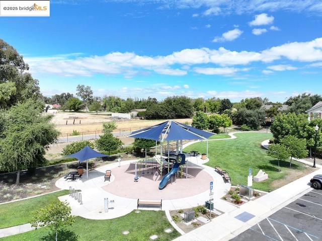 89 Baird Cir, Brentwood CA: https://media.crmls.org/mediaz/7c82cfb2-4577-4a30-bbe4-55eb541a8462.jpg