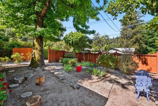 8494 Glen Arbor Road, Ben Lomond CA: https://media.crmls.org/mediaz/7c82d892-7d72-4bd1-8d45-02bef1714bdb.jpg