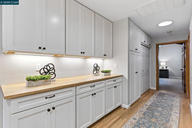 15 Ardmore Ct, Pleasant Hill CA: https://media.crmls.org/mediaz/7c83dae9-412e-41db-9d44-592e83cf2aee.jpg