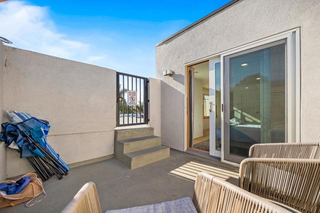 208 Capitola Avenue, Capitola CA: https://media.crmls.org/mediaz/7c84ff5a-a7c5-4536-b426-5ae3388db009.jpg