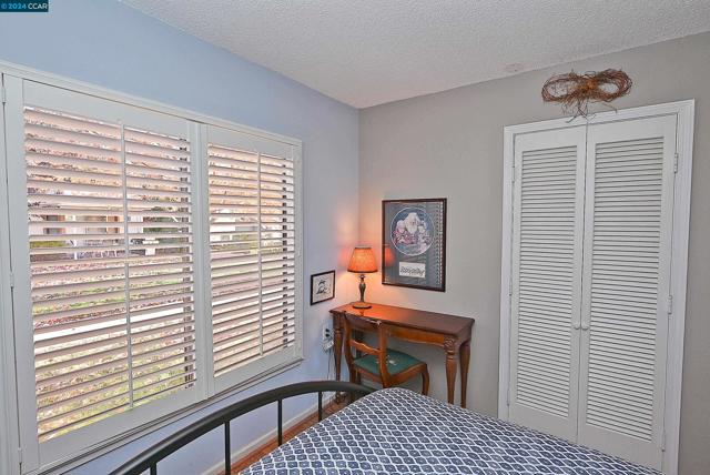 2748 Tice Creek Dr, Walnut Creek CA: https://media.crmls.org/mediaz/7c851174-12ea-4423-9ad0-f58a945574b7.jpg