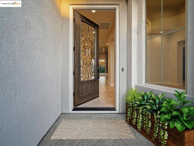 1816 Stone House LN, Lincoln CA: https://media.crmls.org/mediaz/7c859ce4-8ce9-4c9c-8952-eabaec14f765.jpg