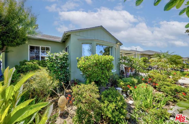 11210 Mcdonald Street, Culver City CA: https://media.crmls.org/mediaz/7c85e1ec-1293-4411-a06d-d09e512ffdca.jpg