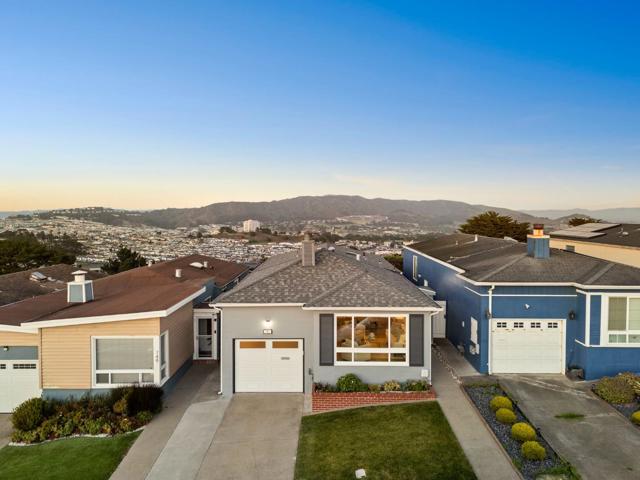 751 Skyline Drive, Daly City CA: https://media.crmls.org/mediaz/7c860e82-cddf-456e-a63c-0f2067c39bd7.jpg