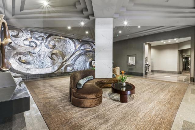 700 Front St, San Diego CA: https://media.crmls.org/mediaz/7c866373-39ca-4c5a-b878-c828b3caf91b.jpg