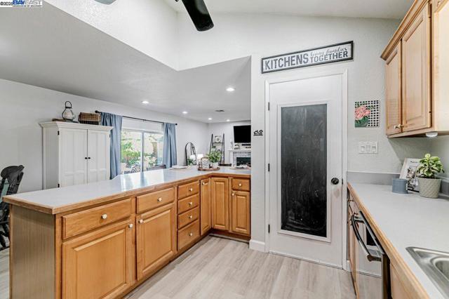 4533 Santa Cruz Ct, Fremont CA: https://media.crmls.org/mediaz/7c86c5fa-992e-4f96-aaf6-dcce9e93223d.jpg