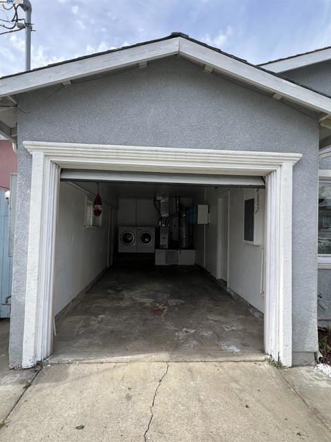 6223 Dairy Ave, Newark CA: https://media.crmls.org/mediaz/7c873db2-51b7-456c-84a8-bea3e3bf9f61.jpg