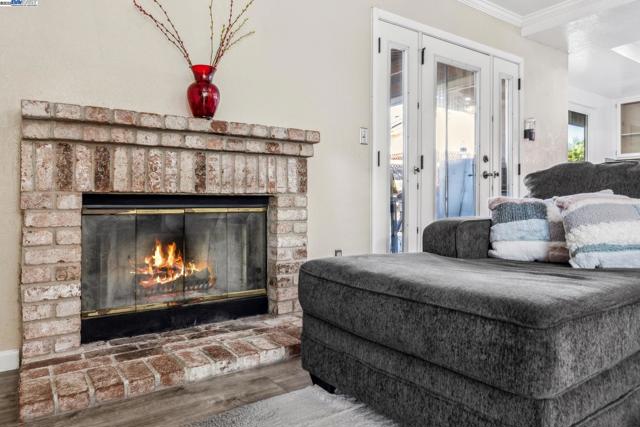 1005 Wood Thrush Ln, Tracy CA: https://media.crmls.org/mediaz/7c878d40-5da7-4183-bb00-eb00c9c3b4cd.jpg