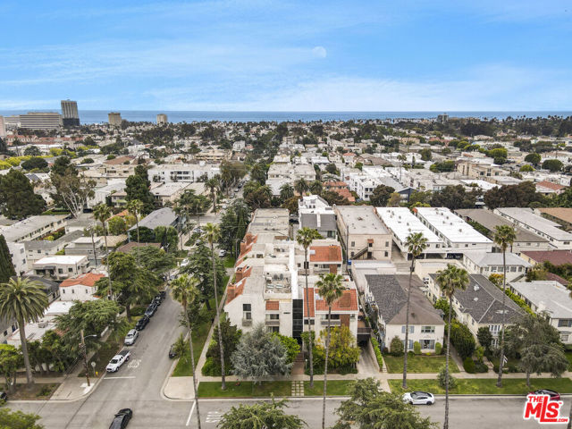 858 12th Street, Santa Monica CA: https://media.crmls.org/mediaz/7c87faaf-8ce1-4f21-80f8-92418656e0a4.jpg