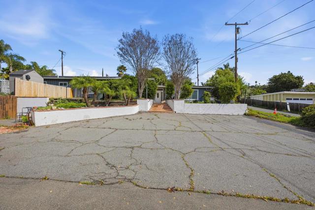 Detail Gallery Image 8 of 38 For 1650 N Broadway, Escondido,  CA 92026 - 3 Beds | 3 Baths