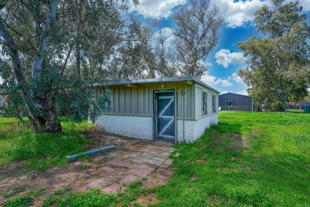 2156 Montecito Road, Ramona CA: https://media.crmls.org/mediaz/7c890bb5-797d-4350-bcab-b5cc6a65935e.jpg