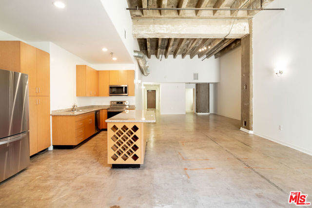 711 S Olive Street, Los Angeles CA: https://media.crmls.org/mediaz/7c897f27-6a6d-4c51-8753-1f7ef73ffd54.jpg