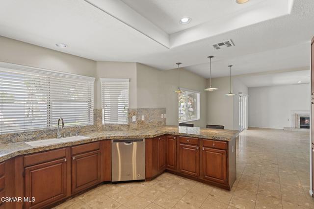 41985 Hemingway Court, Palm Desert CA: https://media.crmls.org/mediaz/7c89c16e-25d1-4e30-b96d-cc18ea8f7b48.jpg