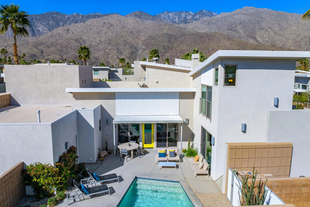 970 Oceo S Circle, Palm Springs CA: https://media.crmls.org/mediaz/7c8a2927-0751-4f9a-a21a-3314b66499c6.jpg