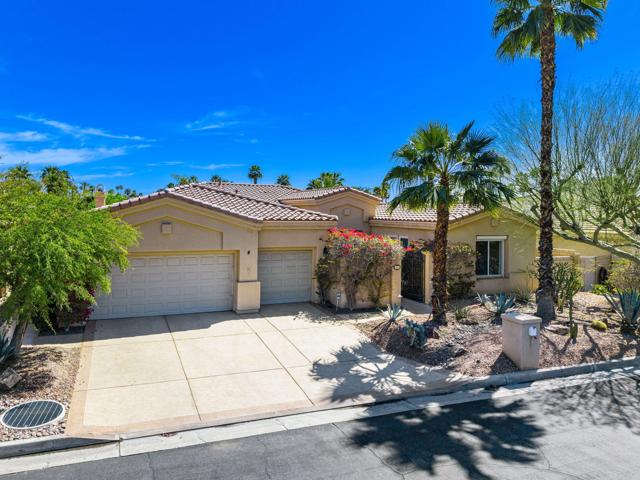 4 Hillcrest Drive, Palm Desert CA: https://media.crmls.org/mediaz/7c8a2f62-60e8-4601-b6f9-1630e1c78a2e.jpg