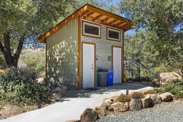 10499 Highway 79, Descanso CA: https://media.crmls.org/mediaz/7c8a544d-1cf2-4b18-a120-839815c29f26.jpg