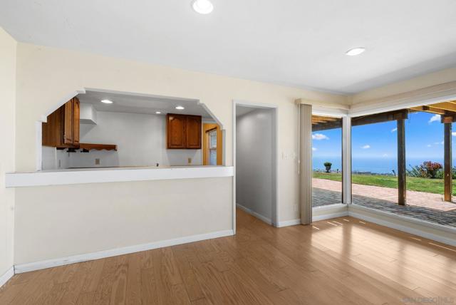 7330 Brodiaea Way, La Jolla CA: https://media.crmls.org/mediaz/7c8a805a-0e7b-4eb7-bccb-5dad0b0379ad.jpg
