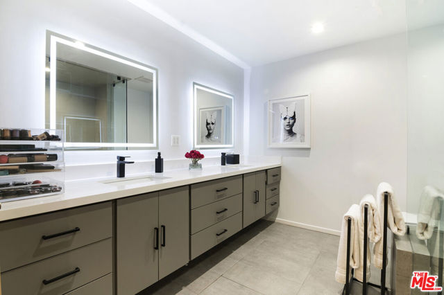 3585 Alana Drive, Sherman Oaks CA: https://media.crmls.org/mediaz/7c8af64e-02c9-482f-8ba4-b5e75d23c402.jpg