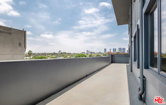 930 S Robertson Boulevard, Los Angeles CA: https://media.crmls.org/mediaz/7c8b076f-6600-4bb1-8523-2f12d7c39e52.jpg