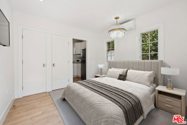 1033 N La Jolla Avenue, West Hollywood CA: https://media.crmls.org/mediaz/7c8b4951-32cb-4957-96f6-0d73e6524cbe.jpg