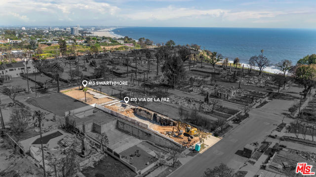 413 Swarthmore Avenue, Pacific Palisades CA: https://media.crmls.org/mediaz/7c8b79ff-9cee-440d-8f61-317694f73d3c.jpg