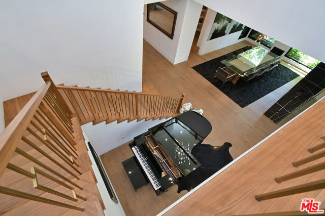 4544 Woodley Avenue, Encino CA: https://media.crmls.org/mediaz/7c8b7e30-e607-4d69-ae9d-1d2d73feab82.jpg