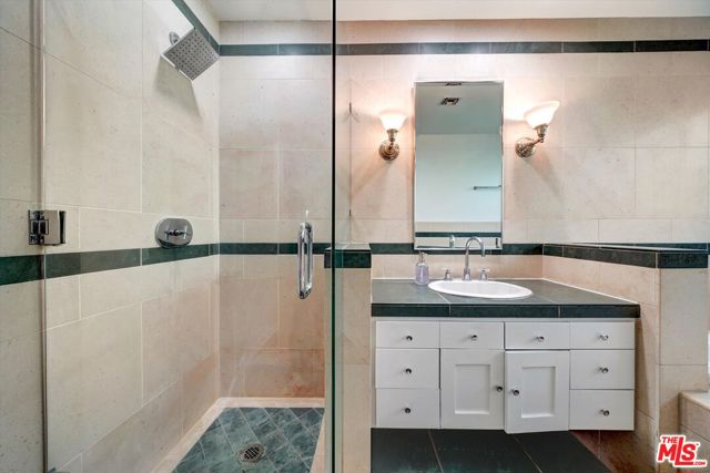 660 S Gretna Green Way, Los Angeles CA: https://media.crmls.org/mediaz/7c8bdf21-2f23-4afe-96da-380abdfaa529.jpg