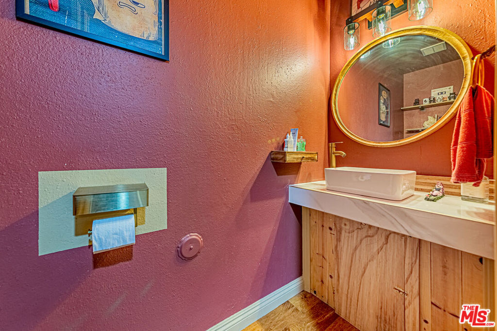 https://media.crmls.org/mediaz/7c8beef2-55bd-41f8-82d7-81c6393a5882.jpg?preset=X-Large