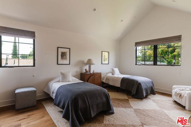 11734 Huston Street, Valley Village CA: https://media.crmls.org/mediaz/7c8bf271-0196-4189-9e20-9a8bb65ec3ee.jpg