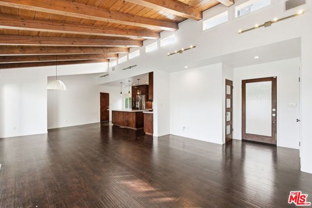 3476 Troy Drive, Los Angeles CA: https://media.crmls.org/mediaz/7c8c9422-4393-4874-bdcf-9dbcaeb9b200.jpg