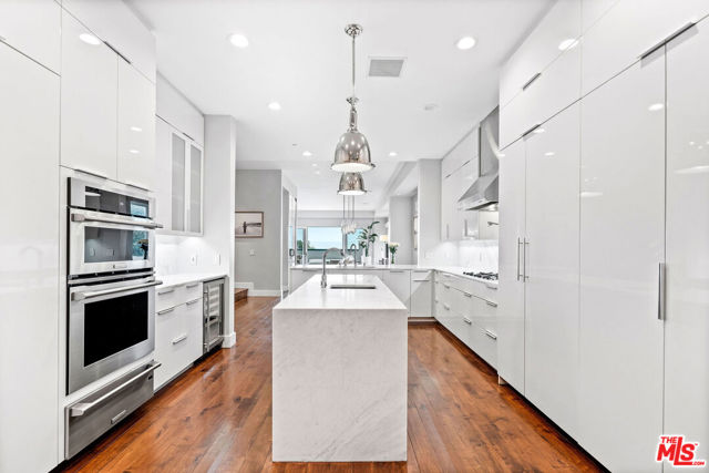 22065 Pacific Coast Highway, Malibu CA: https://media.crmls.org/mediaz/7c8c9d0f-dd47-4faa-a0d4-efdb30edadc4.jpg