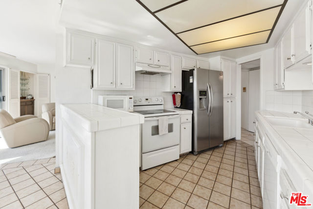 Drew Fenton | 836 S Bundy Drive Los Angeles CA | MLS: 7113379