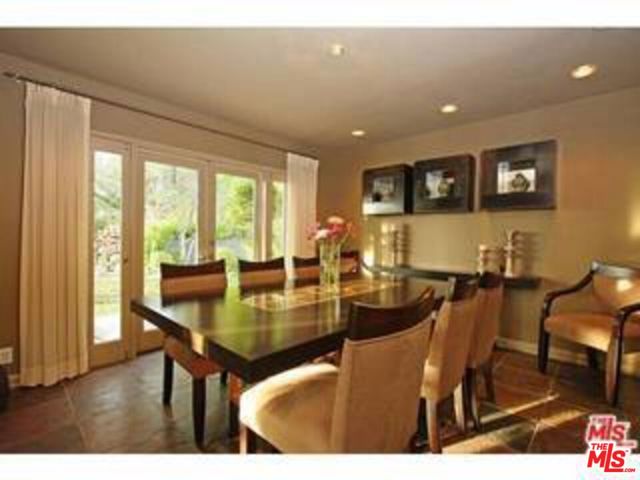 8049 Briar Summit Drive, Los Angeles CA: https://media.crmls.org/mediaz/7c8dd3ec-1915-44de-8f8e-22ba62c53015.jpg