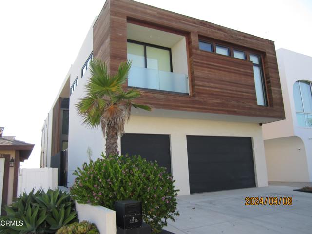 1215 Capri Way, Oxnard CA: https://media.crmls.org/mediaz/7c8e8fc8-204a-4818-9d1c-b0031f12687f.jpg