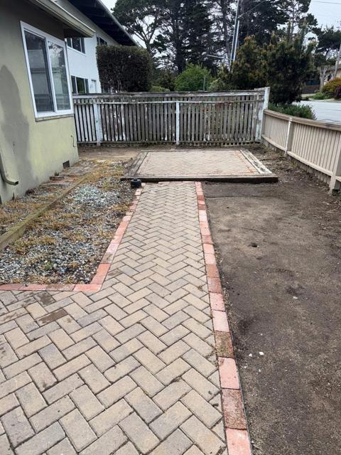 421 Garden Avenue, Monterey CA: https://media.crmls.org/mediaz/7c8f464b-2d28-4f96-8268-f5c0f869fe5a.jpg