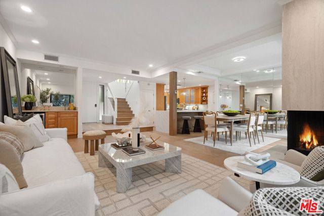 234 S Tower Drive, Beverly Hills CA: https://media.crmls.org/mediaz/7c8f7800-4e05-47f7-be3e-019c883f7918.jpg