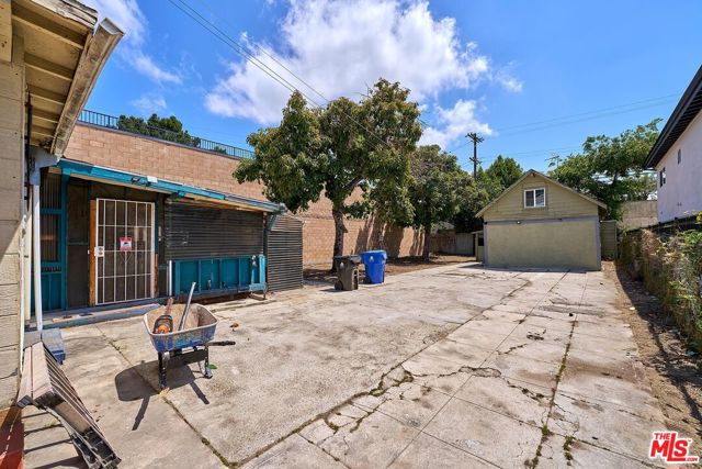 1612 Arlington Avenue, Los Angeles CA: https://media.crmls.org/mediaz/7c8f9432-bd6f-45cb-81e9-937270765f11.jpg