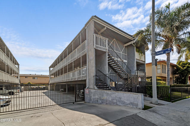 18356 Napa Street, Northridge CA: https://media.crmls.org/mediaz/7c9013f2-e9b4-4582-8ddd-425e3d2ce33b.jpg