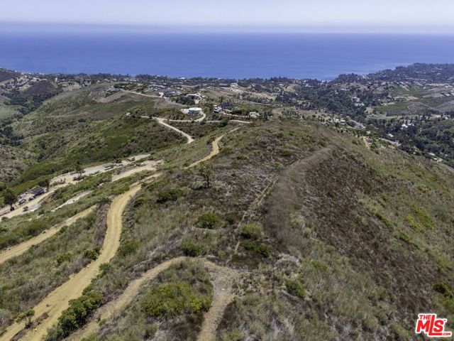 2 Murphy Way, Malibu CA: https://media.crmls.org/mediaz/7c913cd1-0290-43fb-93b3-ee842a917e0c.jpg