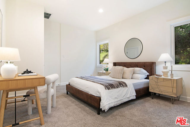 3908 Fairway Avenue, Studio City CA: https://media.crmls.org/mediaz/7c91635b-ecd2-4ffb-a92a-35b4f7366abf.jpg