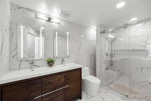 555 Front St, San Diego CA: https://media.crmls.org/mediaz/7c91c8c7-f6c1-419f-aa7d-f042fc1a8c52.jpg