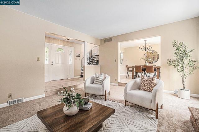 3257 Inverness Dr, Walnut Creek CA: https://media.crmls.org/mediaz/7c91ce40-f3d6-457e-a4cb-baaf63b25d86.jpg