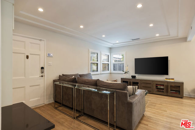 3839 Marcasel Avenue, Los Angeles CA: https://media.crmls.org/mediaz/7c92ebd2-23be-422f-96f6-a140d90707d8.jpg