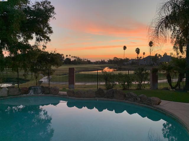 5160 Edgeview Dr, Discovery Bay CA: https://media.crmls.org/mediaz/7c94c633-f26c-4d7e-ab0c-2435efe82bea.jpg