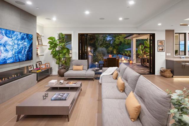 424 Occidental Avenue, San Mateo CA: https://media.crmls.org/mediaz/7c94f372-50c3-486a-832b-60d83137cb85.jpg